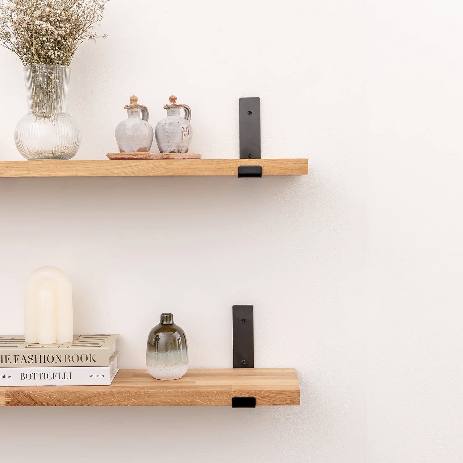 Drewniane półki dębowe, 27mm, z żeliwnymi wspornikami malowanymi proszkowo typu górnego