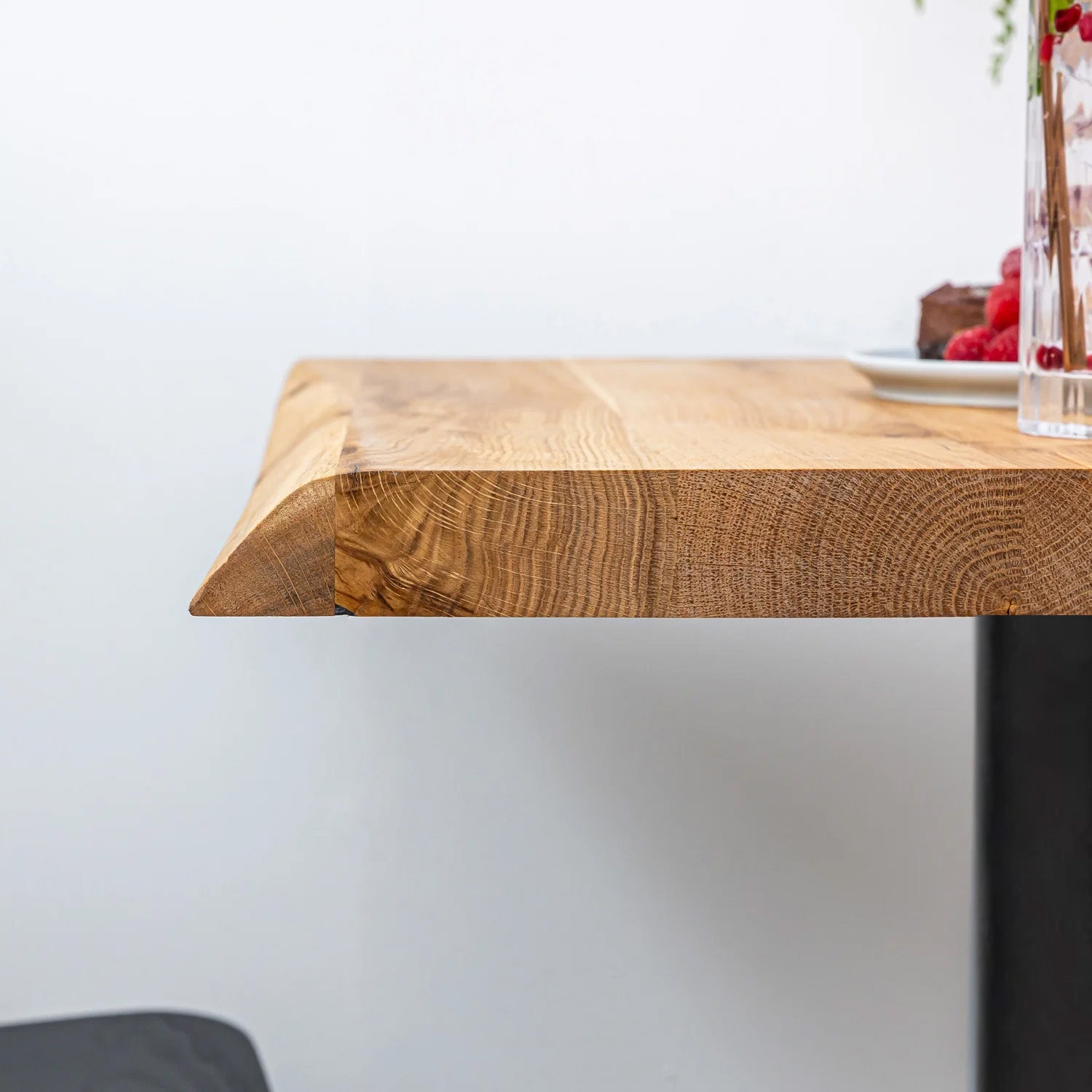 Drewniany Stolik Kawowy z Naturalną Krawędzią