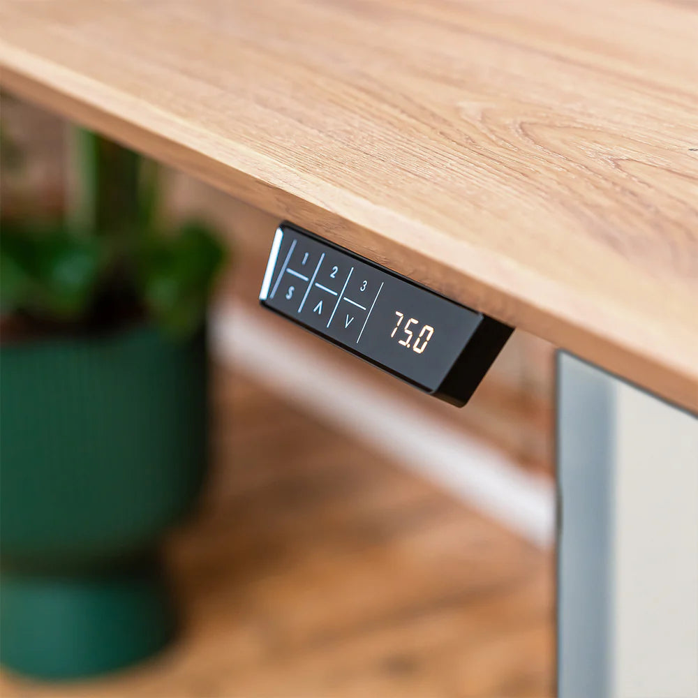 Premium Dwusilnikowe d3 Biurko Regulowane Elektrycznie - Białe z Blatem Dąb Natura Lity 80-90mm z krawędzią Swiss Edge