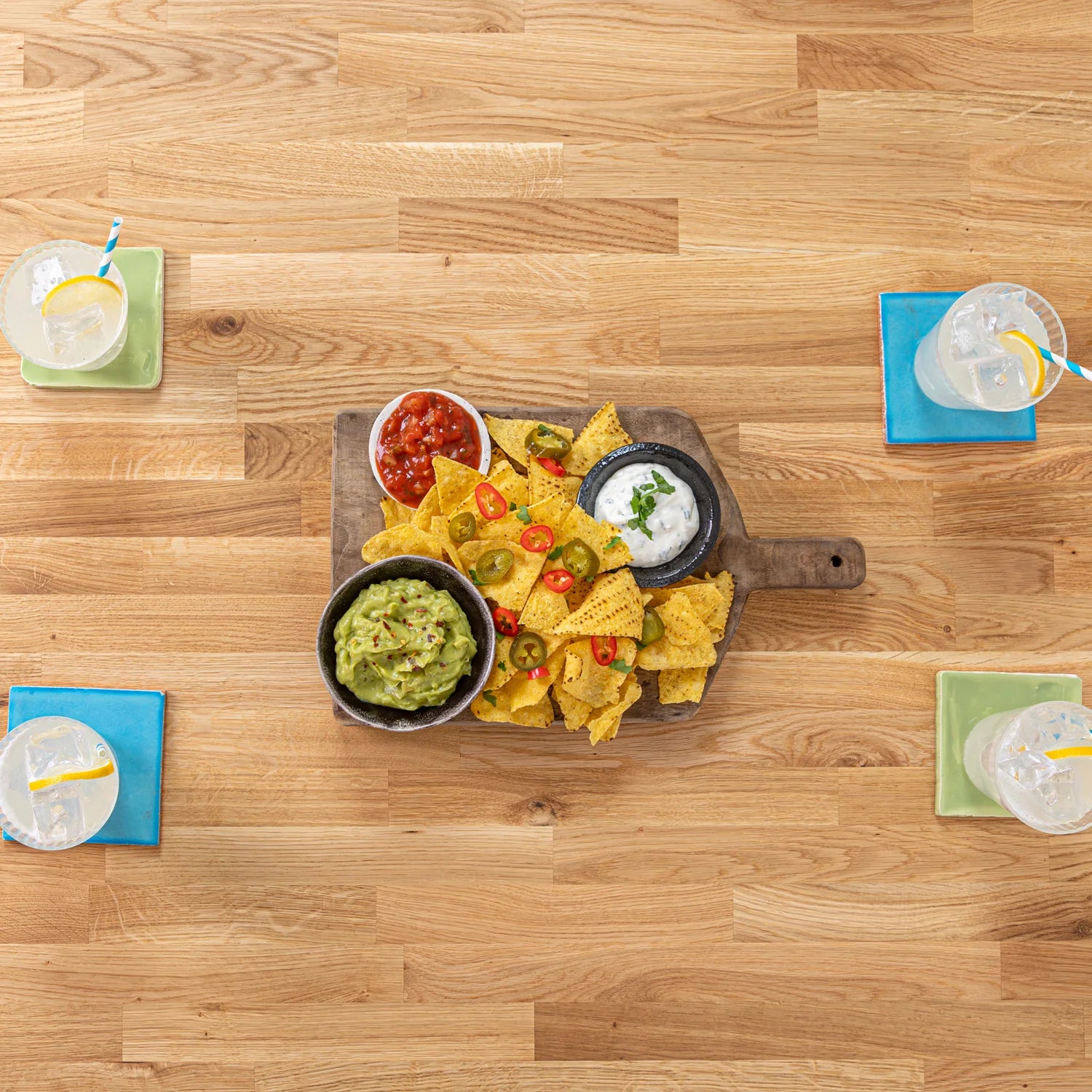 Stół dębowy z kwadratowymi drewniane nogimi