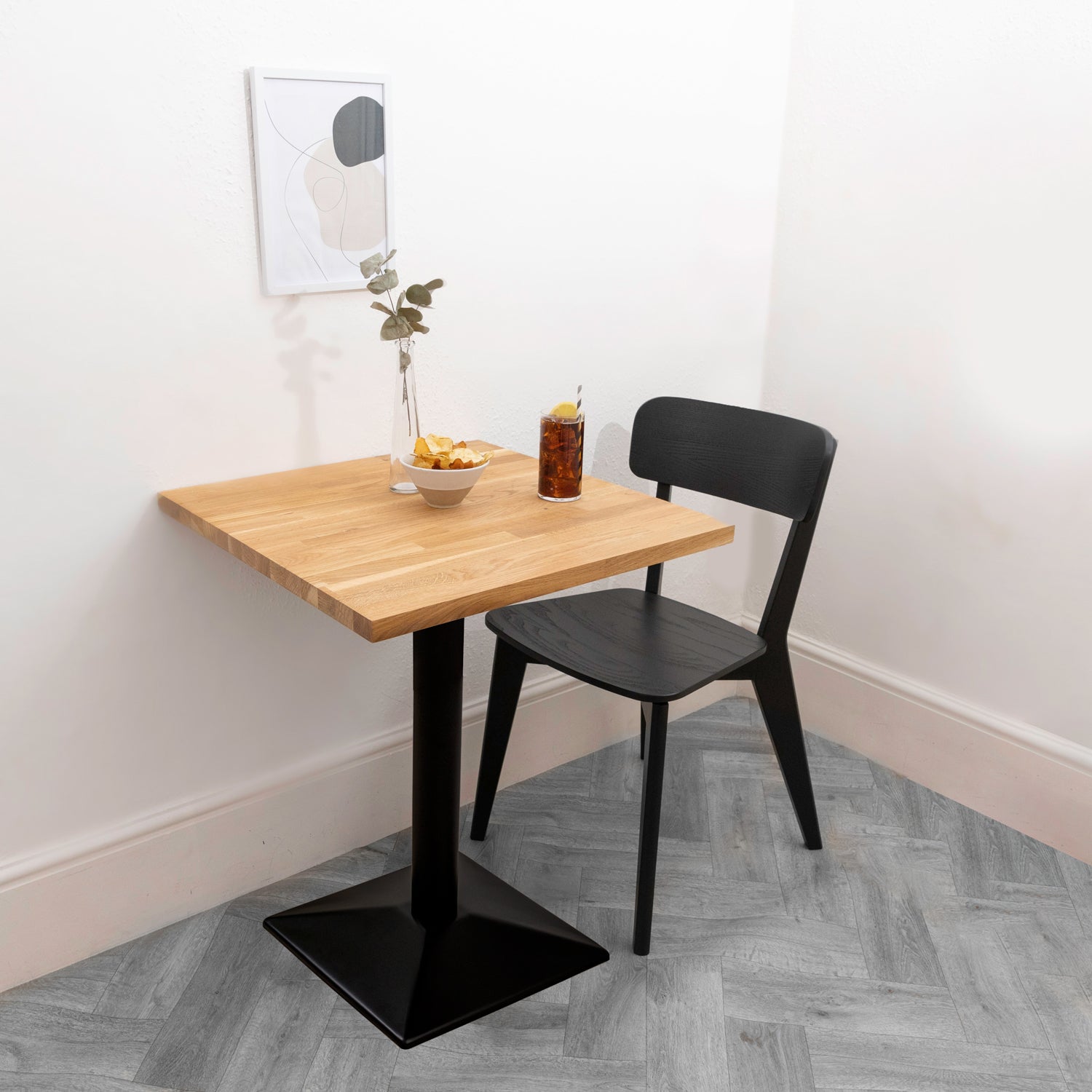 Stolik bistro dębowy Natura z czarną, żeliwną podstawą