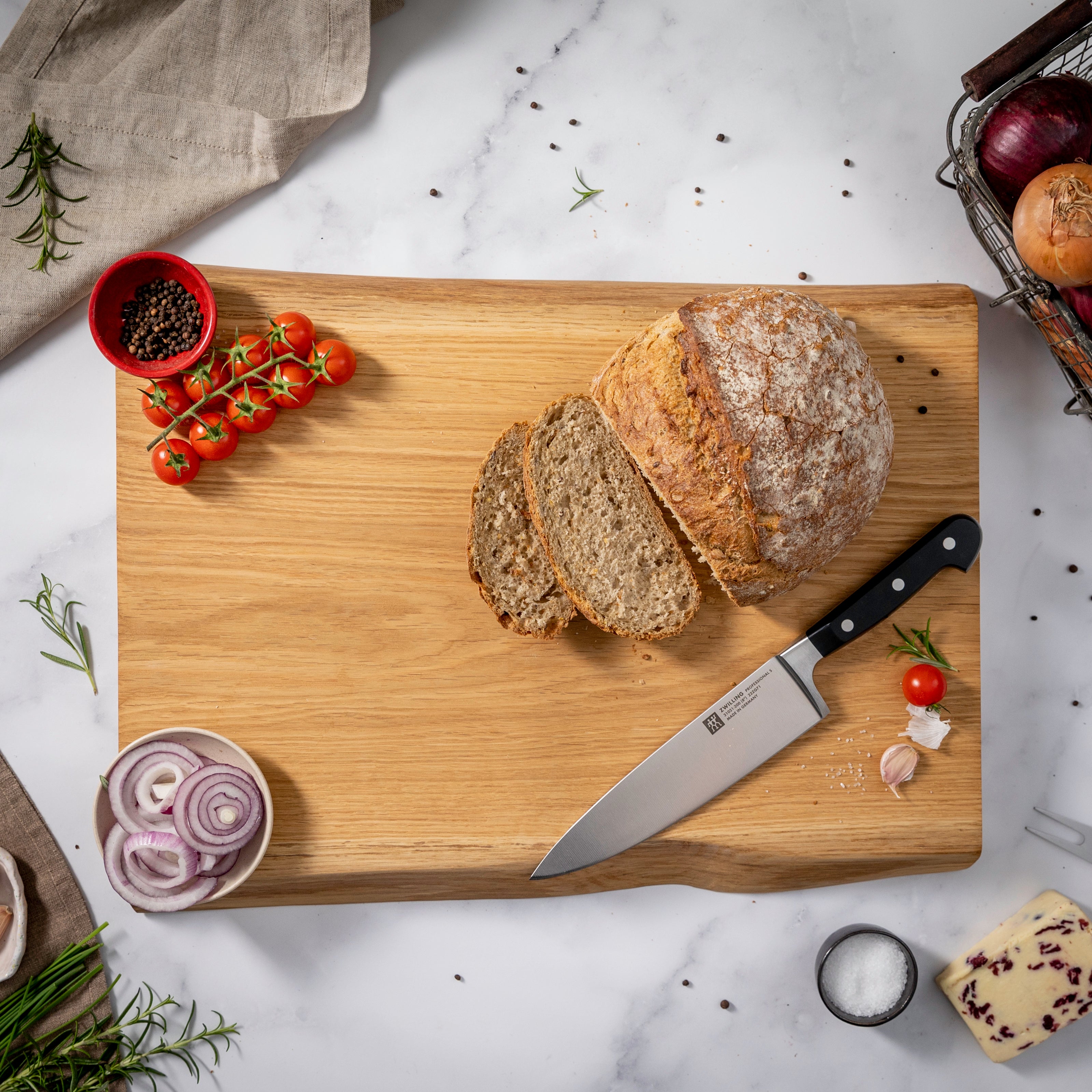 Deska do krojenia z naturalną krawędzią