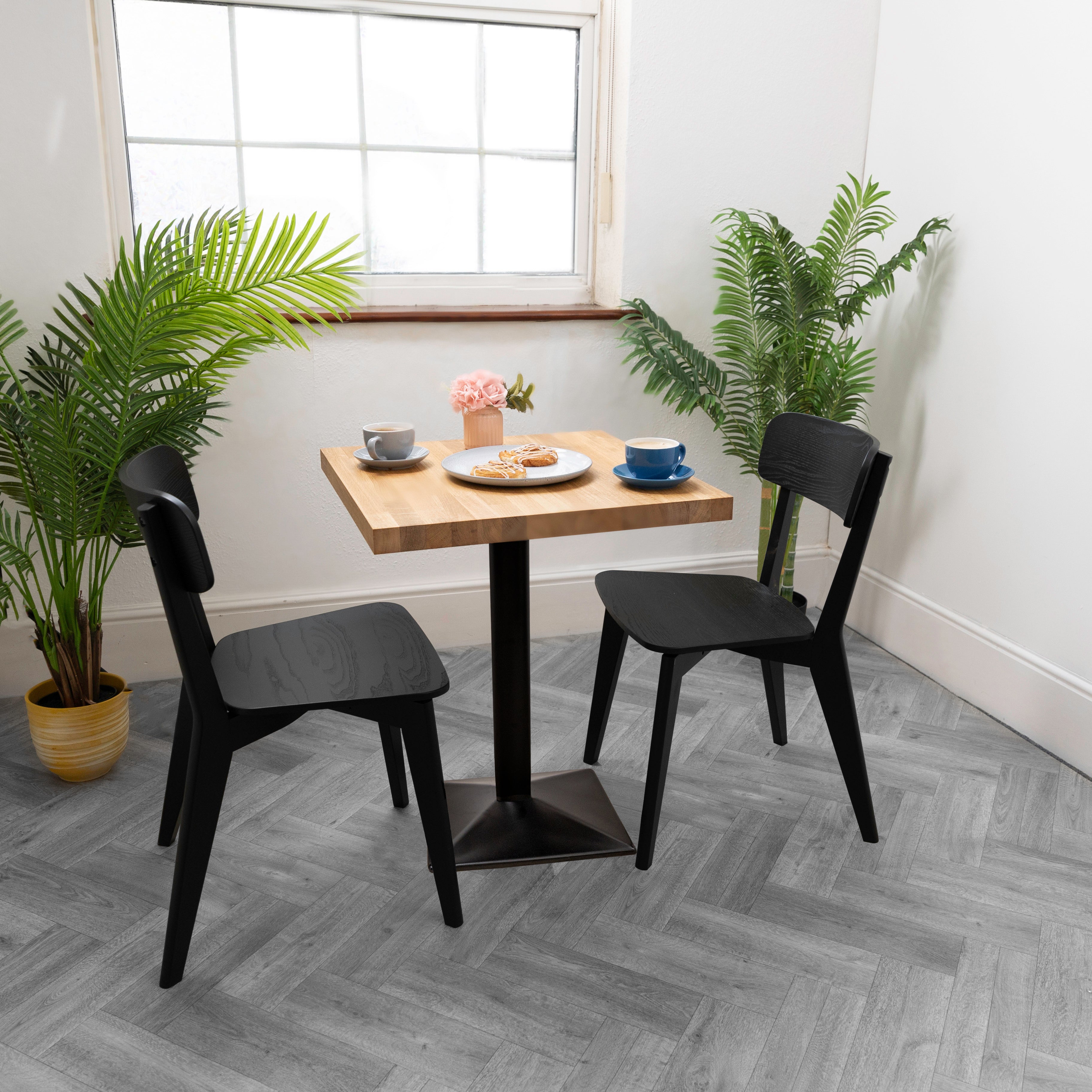 Stolik bistro dębowy Premium z czarną, żeliwną podstawą